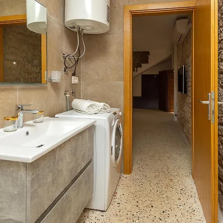 Amazing In With Kitchen Holiday home Svetvincenat