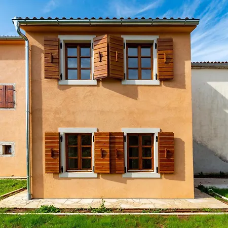 Amazing In With Kitchen Holiday home